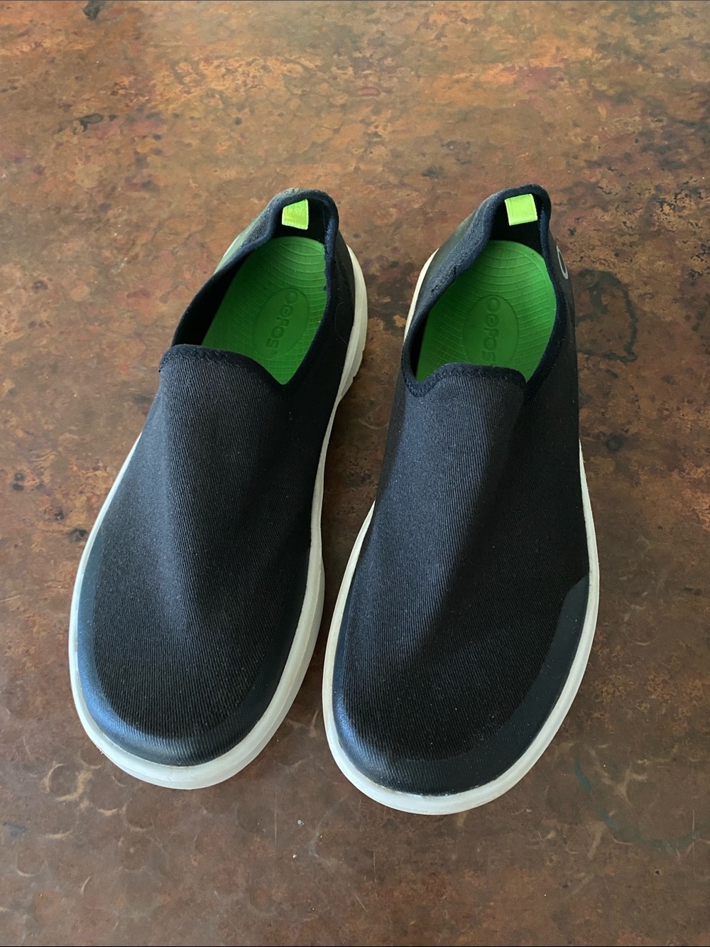OOFOS Slip-On Flats in Black with Lime Green Insole size 9
